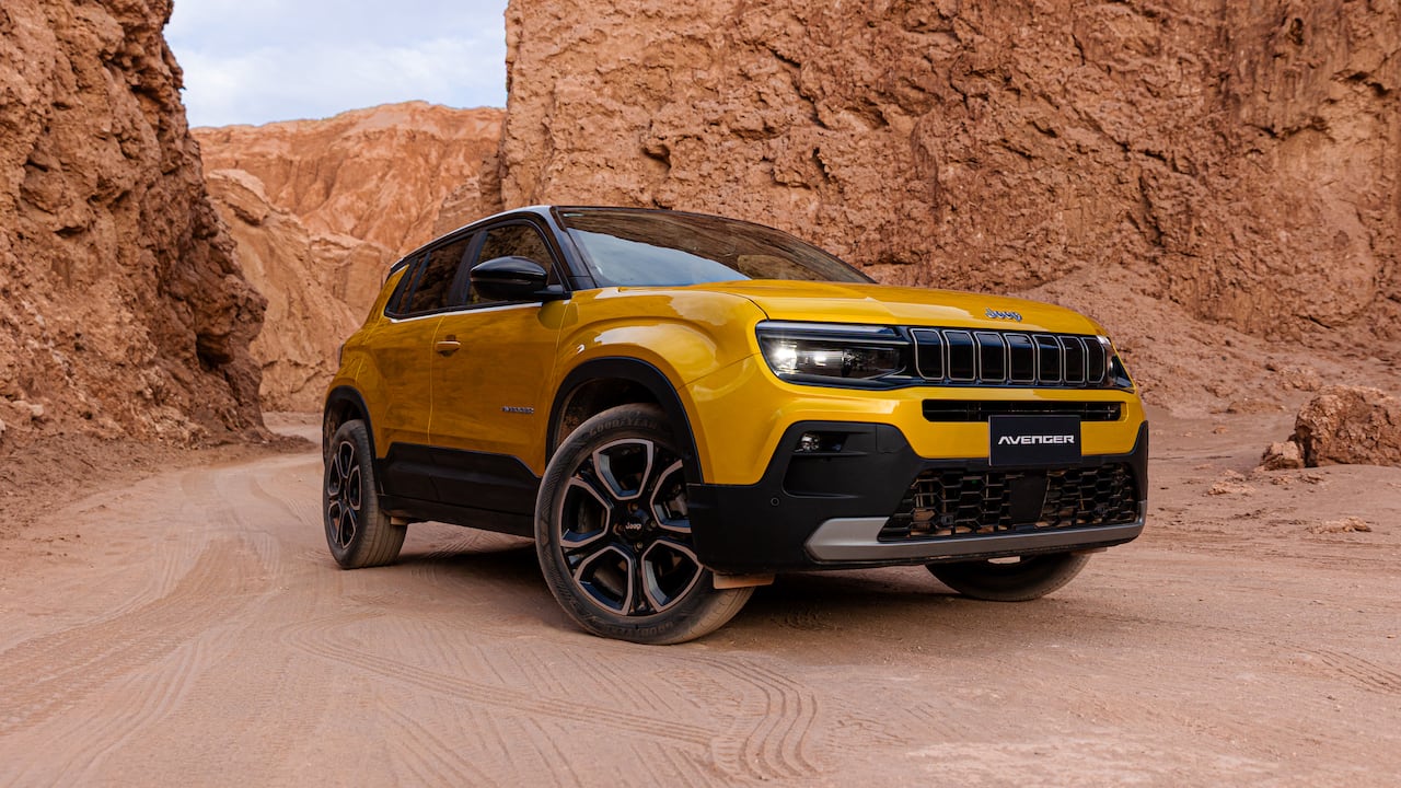 Jeep presentó el Avenger, el primer vehículo eléctrico de la marca para Colombia.