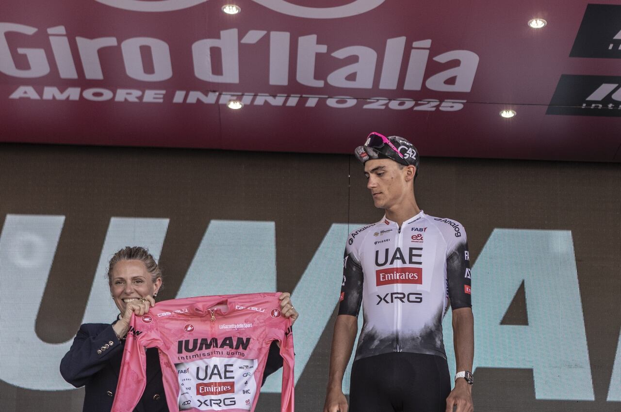 CESANO MADERNO, ITALY- MAY 29: Mexican cyclist Isaac del Toro (Uae Team Emirates-XRG) remains in the pink jersey and is confirmed as the pink jersey of Giro d'Italia in Cesano Maderno, Italy on May 29, 2025. The Giro d'Italia is the most important cycling competition in Italy since 1909. (Photo by Andrea Carrubba/Anadolu via Getty Images)