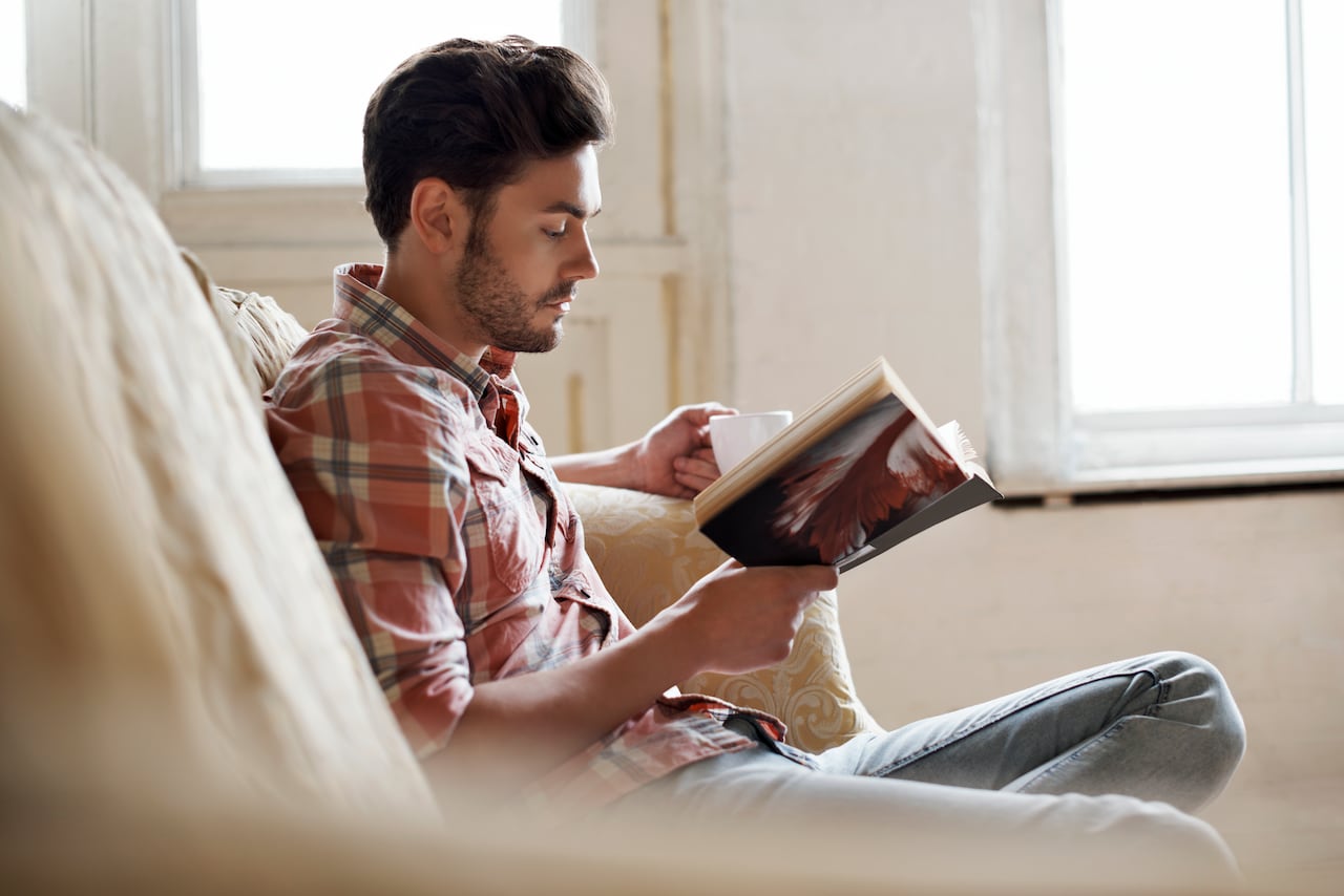 La estimulación cerebral por medio de la lectura ayuda a mejor el razonamiento y habilidades sociales.