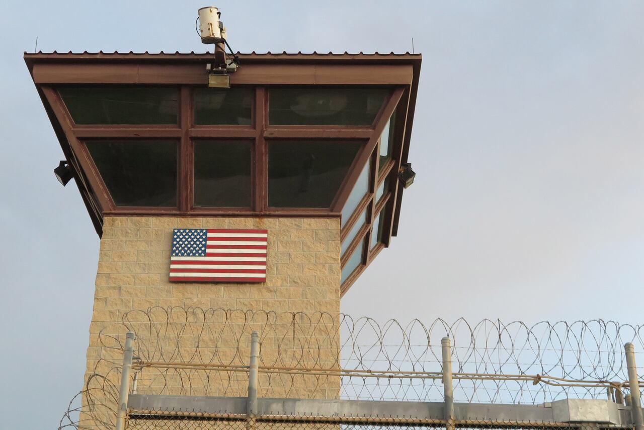 Guantánamo es la cárcel militar, situada en el sureste de Cuba, desde que se abrió en 2002 para albergar a los detenidos de la “guerra contra el terrorismo”