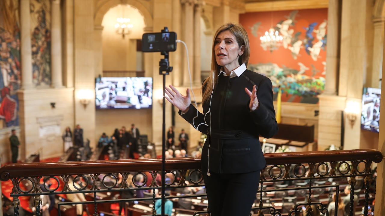 Bogotá. Julio 1 de 2025. En el Salón Elíptico del Capitolio Nacional se instaló la cámara ardiente de Nidia Quintero Turbay de Balcázar. Familiares, allegados y ciudadanos se congregaron para rendirle homenaje y despedirla en un acto solemne