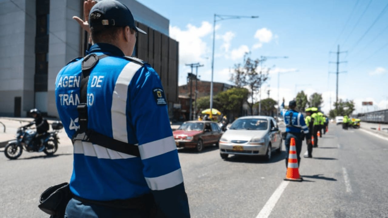 Con el objetivo de facilitar el retorno a la capital, la Secretaría de Movilidad ha establecido horarios específicos para el pico y placa regional, permitiendo el ingreso de vehículos de acuerdo con la terminación de sus placas.